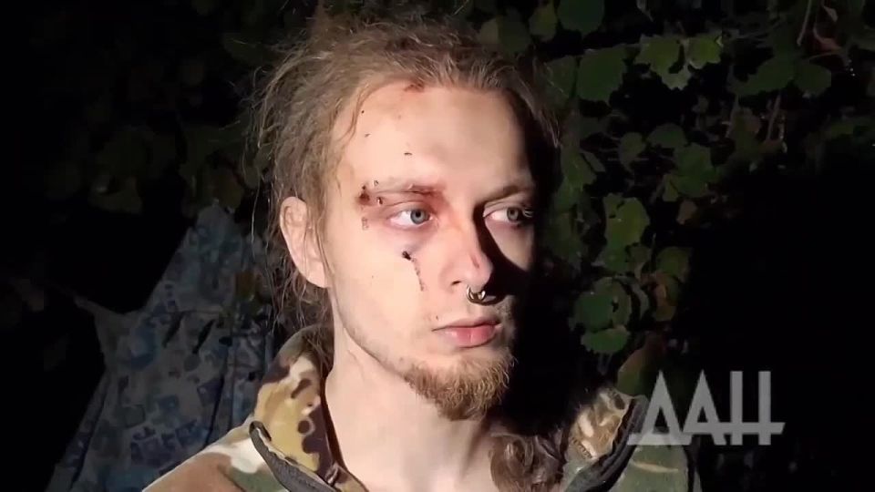 Ещё одна девушка остается под завалами после обстрела Киевского района Донецка