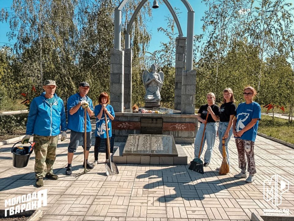 Александр Подгорный: В Советском районе провели акцию «Чистый обелиск»! Александр Подгорный: В Советском районе провели акцию «Чистый обелиск»!