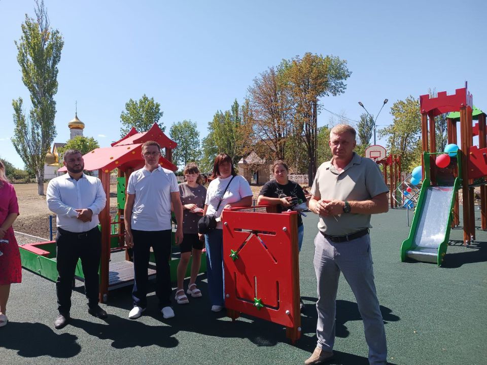 Сергей Юзвинкевич: Сегодня в селе Тополиное состоялось торжественное открытие детской площадки, построенной в рамках государственной программы по комплексному развитию сельских территорий Сергей Юзвинкевич: Сегодня в селе Тополиное состоялось торжественное открытие детской площадки, построенной в рамках государственной программы по комплексному развитию сельских территорий
