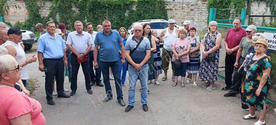 В Донецке продолжаются встречи с жителями, на которых обсуждаются волнующие вопросы: В Донецке продолжаются встречи с жителями, на которых обсуждаются волнующие вопросы: