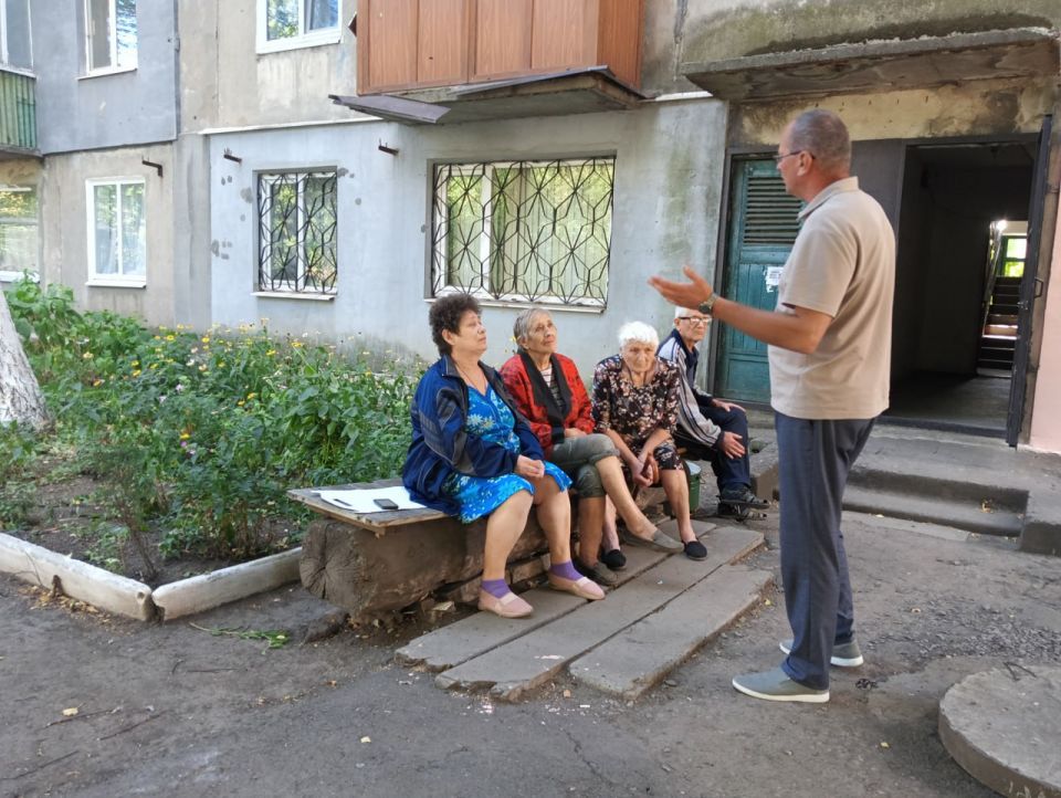 Во исполнение поручения Главы Донецкой Народной Республики Дениса Владимировича Пушилина о ведении постоянного диалога с жителями республики, депутат Дебальцевского городского совета Наталья Сиренко провела встречу с... Во исполнение поручения Главы Донецкой Народной Республики Дениса Владимировича Пушилина о ведении постоянного диалога с жителями республики, депутат Дебальцевского городского совета Наталья Сиренко провела встречу с...