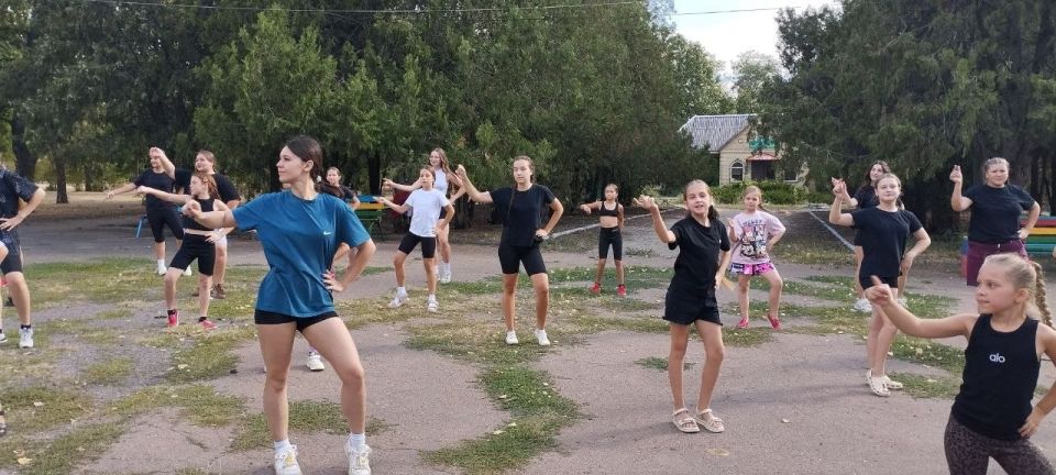 В городе Комсомольское прошла конкурсно-игровая программа для коллектива "Я+ты" В городе Комсомольское прошла конкурсно-игровая программа для коллектива "Я+ты"