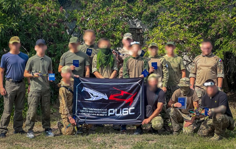 Выпустили техников и пилотов по направлению "FPV" Выпустили техников и пилотов по направлению "FPV"