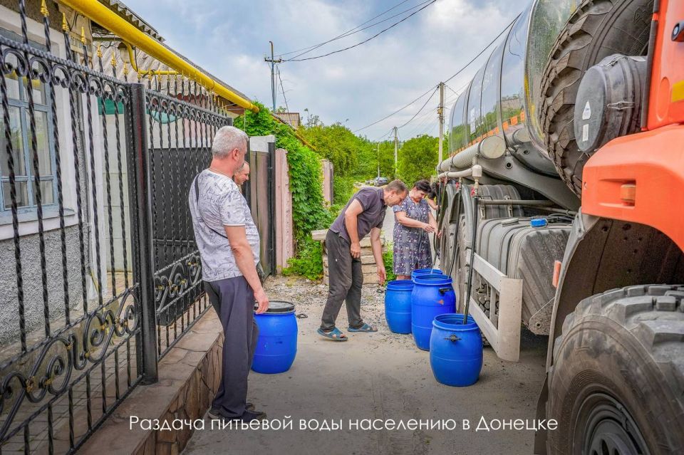 Мэр Москвы Сергей Собянин сообщил об отправке ещё 50 аварийно-восстановительных бригад в Донецк: Мэр Москвы Сергей Собянин сообщил об отправке ещё 50 аварийно-восстановительных бригад в Донецк: