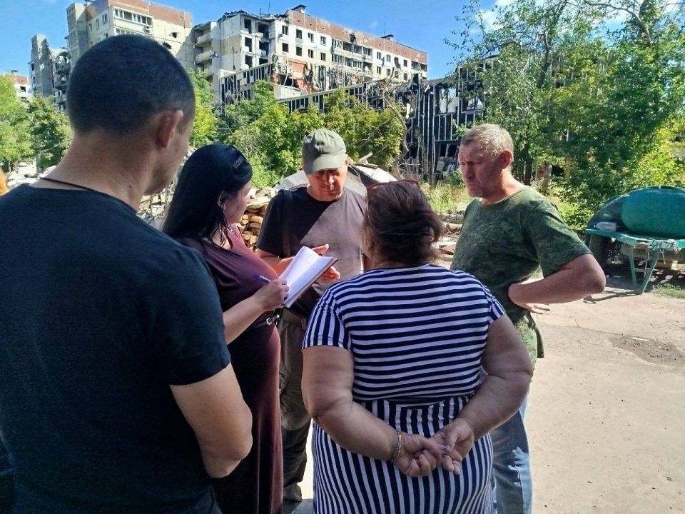 Константин Зинченко: Глава ДНР Денис Пушилин неоднократно подчеркивал важность общения с населением, следуя этому примеру встретился с жителями г. Угледар Константин Зинченко: Глава ДНР Денис Пушилин неоднократно подчеркивал важность общения с населением, следуя этому примеру встретился с жителями г. Угледар