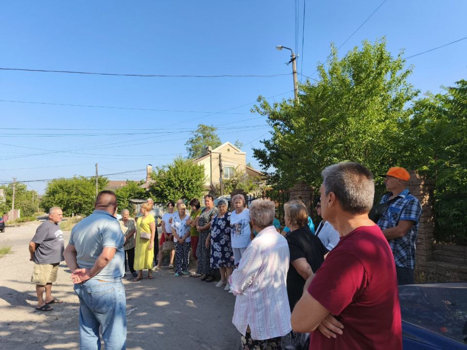Иван Адамец провёл встречу с жителями по улице Алексея Толстого Иван Адамец провёл встречу с жителями по улице Алексея Толстого