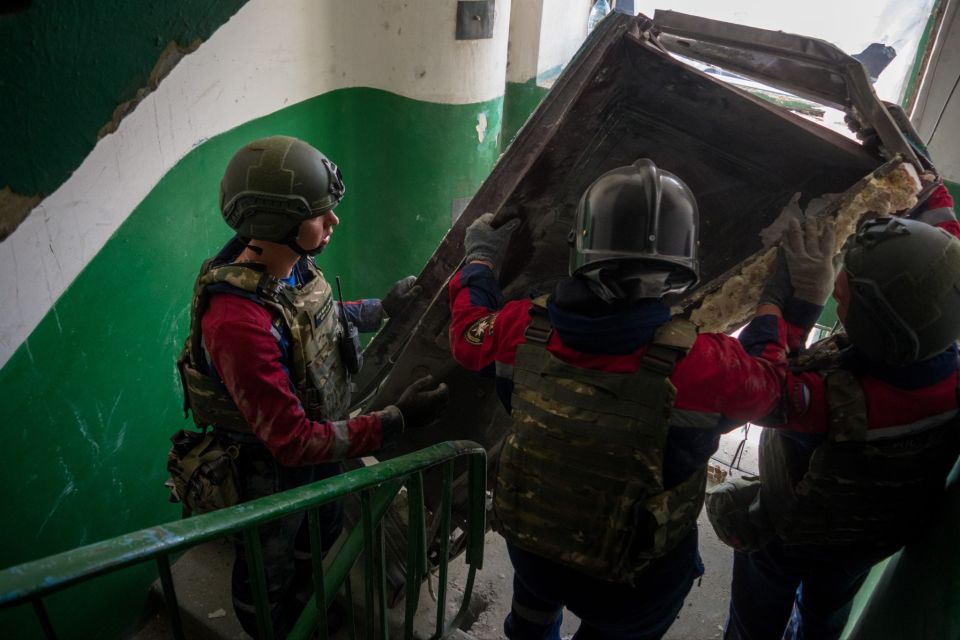 Сводная группировка ВСКС на ликвидации последствий обстрела Сводная группировка ВСКС на ликвидации последствий обстрела