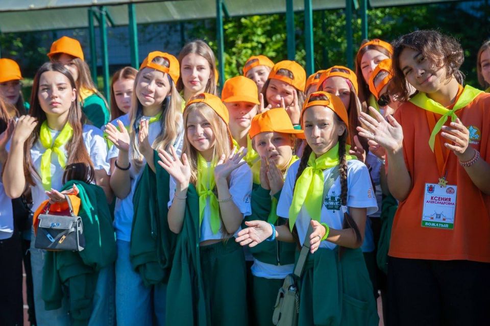 Мариупольские школьники приехали в Петербург на пятую смену в лагерь «Дружных» Мариупольские школьники приехали в Петербург на пятую смену в лагерь «Дружных»