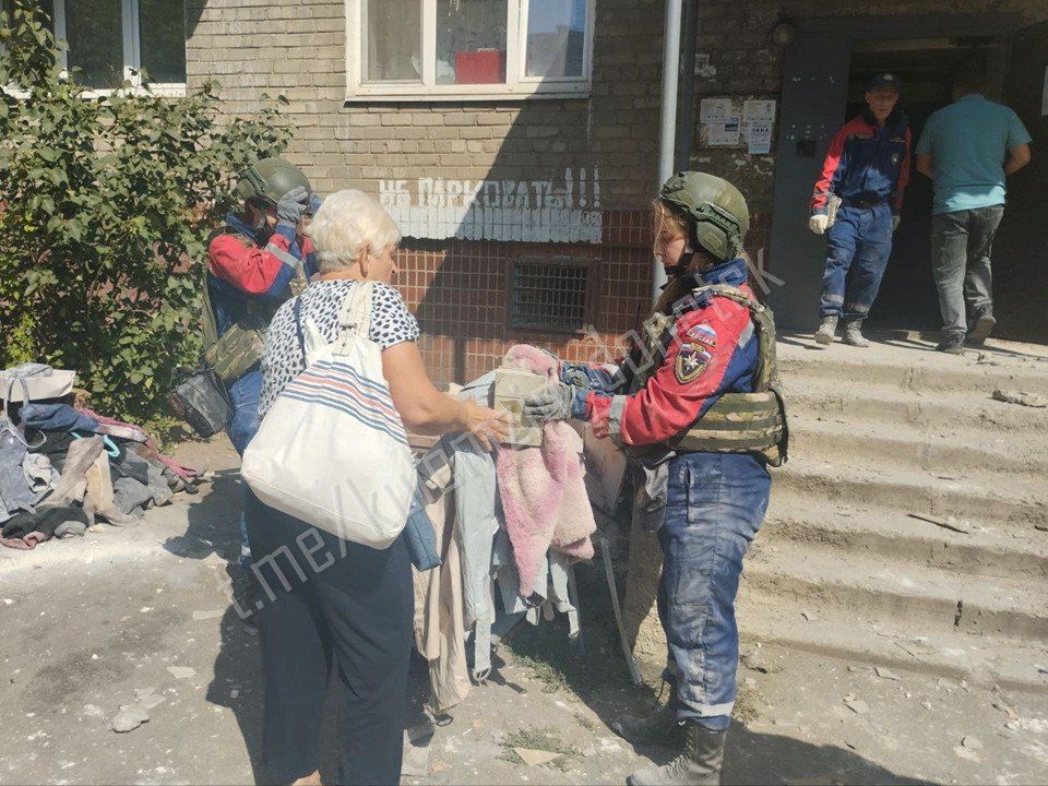 В Киевском районе Донецка ликвидируют последствия обстрела ВСУ В Киевском районе Донецка ликвидируют последствия обстрела ВСУ