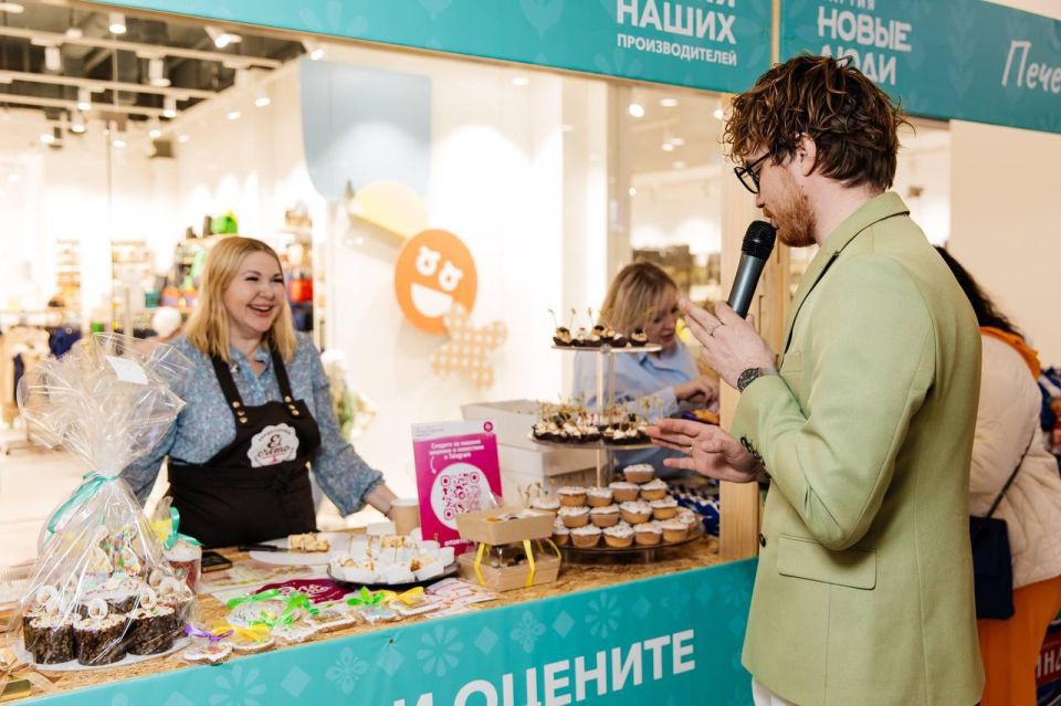 Алексей Дорофеев: Друзья, сегодня хочу поговорить о том, что близко и дорого каждому из нас – о наших, донецких продуктах! О том, что сделано с душой здесь, на нашей земле Алексей Дорофеев: Друзья, сегодня хочу поговорить о том, что близко и дорого каждому из нас – о наших, донецких продуктах! О том, что сделано с душой здесь, на нашей земле
