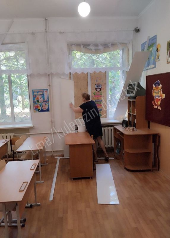 В Киевском районе Донецка ликвидируют последствия обстрела ВСУ В Киевском районе Донецка ликвидируют последствия обстрела ВСУ