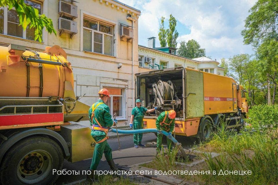 Мэр Москвы Сергей Собянин сообщил об отправке ещё 50 аварийно-восстановительных бригад в Донецк: Мэр Москвы Сергей Собянин сообщил об отправке ещё 50 аварийно-восстановительных бригад в Донецк: