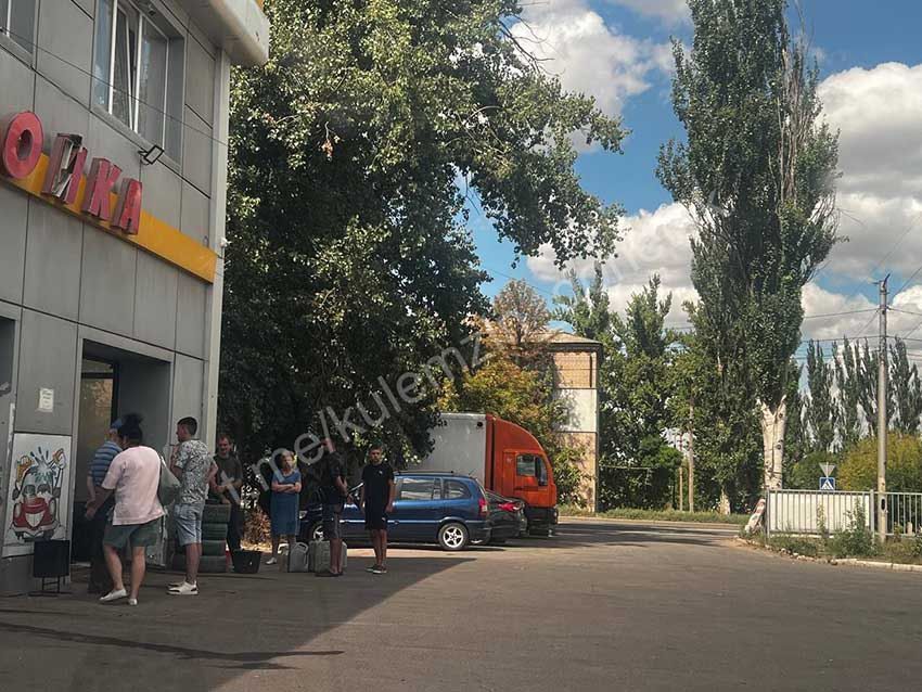 Донецк не без добрых людей: автомойки делятся с жителями города технической водой Донецк не без добрых людей: автомойки делятся с жителями города технической водой