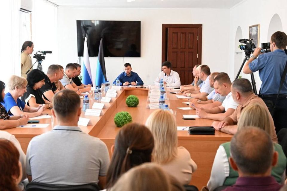 Александр Подгорный: С жителями Тореза определили приоритетные задачи по восстановлению города и решению проблем с водой Александр Подгорный: С жителями Тореза определили приоритетные задачи по восстановлению города и решению проблем с водой