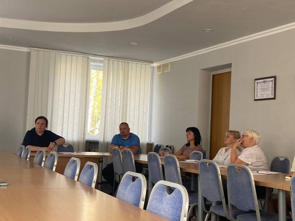 Виктория Жукова: Сегодня, 18 августа, провела заседание штаба с главврачом ГБУ ДНР «ЦГБ г. Харцызска» Андреем Медведевым, депутатом Народного Совета ДНР Максимом Королюком, депутатом городского совета Людмилой Жидких и... Виктория Жукова: Сегодня, 18 августа, провела заседание штаба с главврачом ГБУ ДНР «ЦГБ г. Харцызска» Андреем Медведевым, депутатом Народного Совета ДНР Максимом Королюком, депутатом городского совета Людмилой Жидких и...