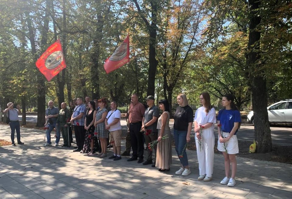 В Харцызске ветераны-защитники Родины посетили памятное мероприятие В Харцызске ветераны-защитники Родины посетили памятное мероприятие
