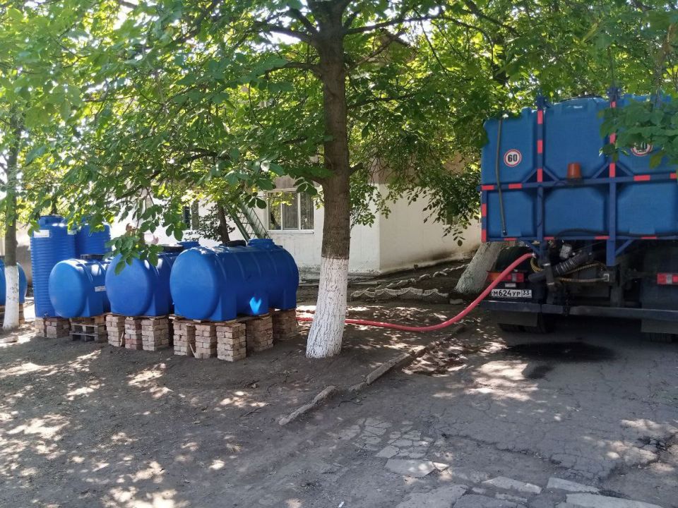 В Кировском на маршрут подвоза воды вышла 14-кубовая автоцистерна В Кировском на маршрут подвоза воды вышла 14-кубовая автоцистерна