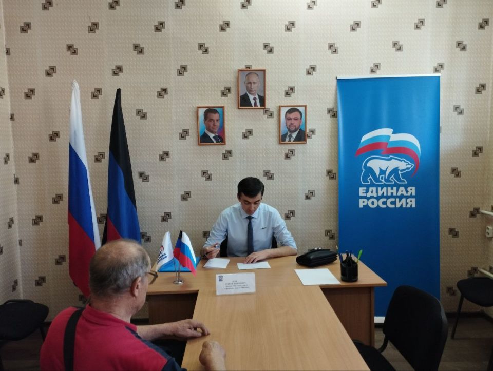 Депутаты Макеевского городского совета провели личные приемы граждан в Общественных приемных партии «Единая Россия» городского округа Макеевка Депутаты Макеевского городского совета провели личные приемы граждан в Общественных приемных партии «Единая Россия» городского округа Макеевка