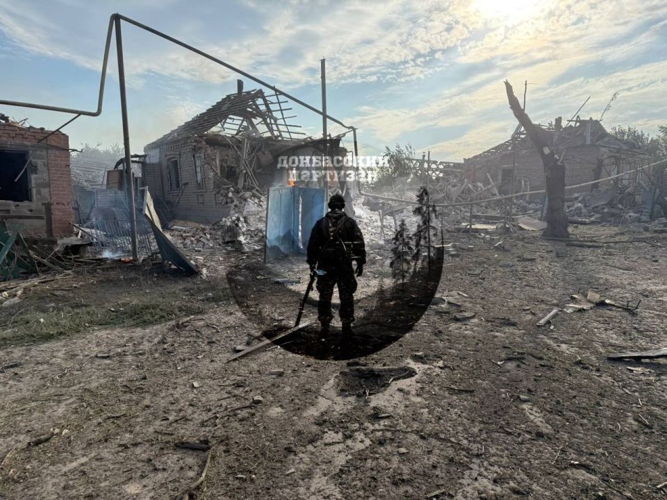 Удар КАБ-250 с УМПК по инфраструктуре ВСУ в районе населённого пункта Райское Удар КАБ-250 с УМПК по инфраструктуре ВСУ в районе населённого пункта Райское