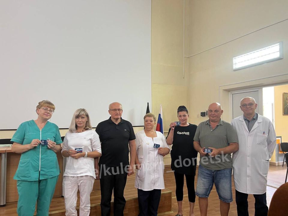 Алексей Кулемзин: Вручение партийных билетов Алексей Кулемзин: Вручение партийных билетов