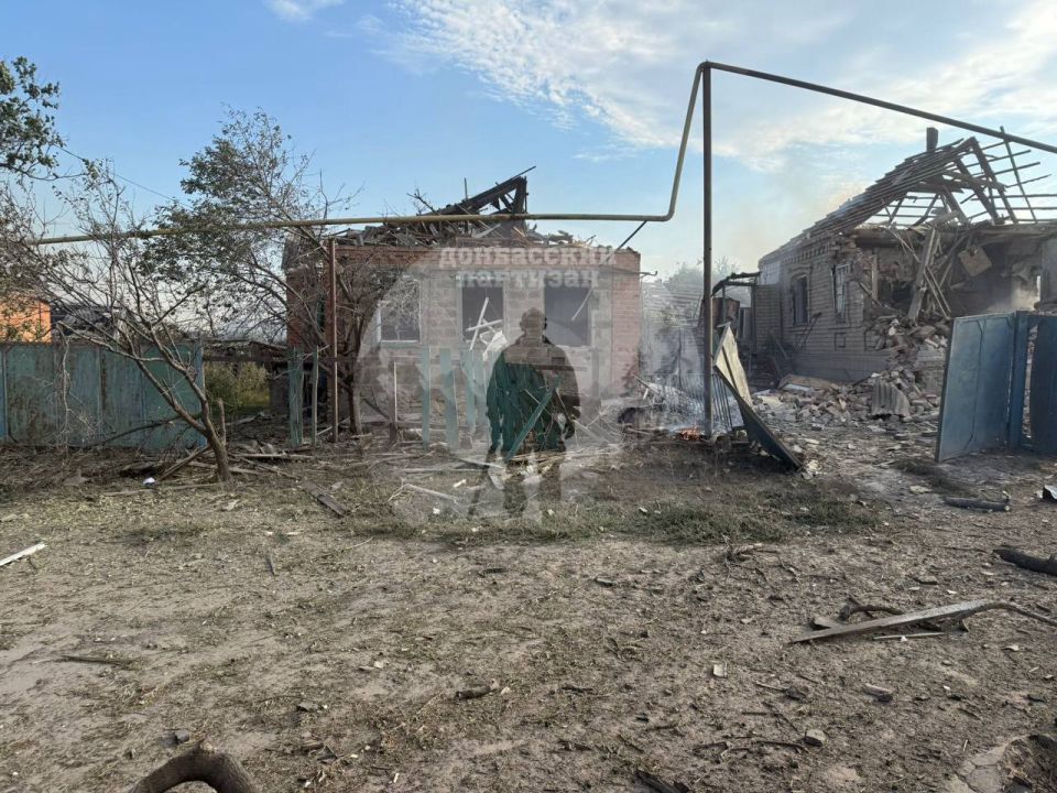 Удар КАБ-250 с УМПК по инфраструктуре ВСУ в районе населённого пункта Райское Удар КАБ-250 с УМПК по инфраструктуре ВСУ в районе населённого пункта Райское