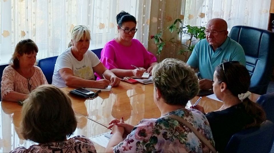 Наталья Бегуненко: Сегодня, 18 августа, первый заместитель руководителя Управы Петровского внутригородского района Администрации городского округа Донецк Юрий Плахутин провел рабочее совещание, в котором приняли участие... Наталья Бегуненко: Сегодня, 18 августа, первый заместитель руководителя Управы Петровского внутригородского района Администрации городского округа Донецк Юрий Плахутин провел рабочее совещание, в котором приняли участие...