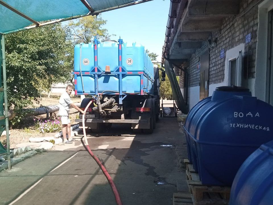 В Кировском на маршрут подвоза воды вышла 14-кубовая автоцистерна В Кировском на маршрут подвоза воды вышла 14-кубовая автоцистерна