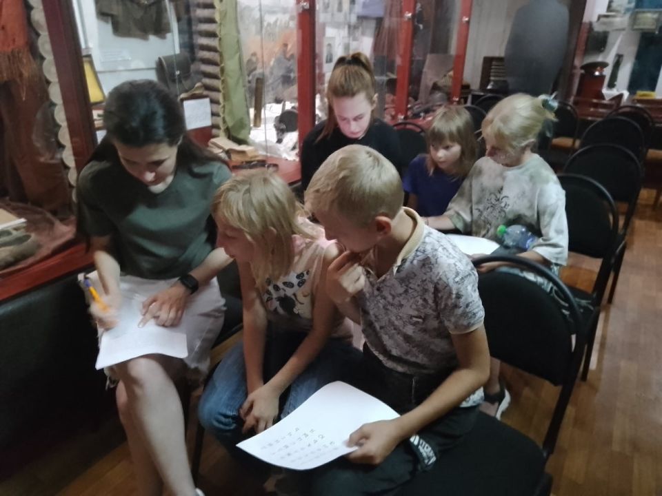 Сотрудники МБУ "Музей истории города Харцызска" для активистов "Движения Первых"подготовили и провели квест - игру "Музейный следопыт" Сотрудники МБУ "Музей истории города Харцызска" для активистов "Движения Первых"подготовили и провели квест - игру "Музейный следопыт"