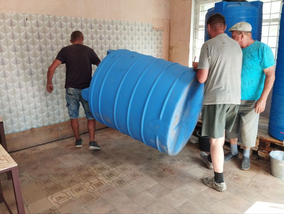 Дополнительные емкости для воды в Привольном: поддержка жителей Донецкой Народной Республики Дополнительные емкости для воды в Привольном: поддержка жителей Донецкой Народной Республики