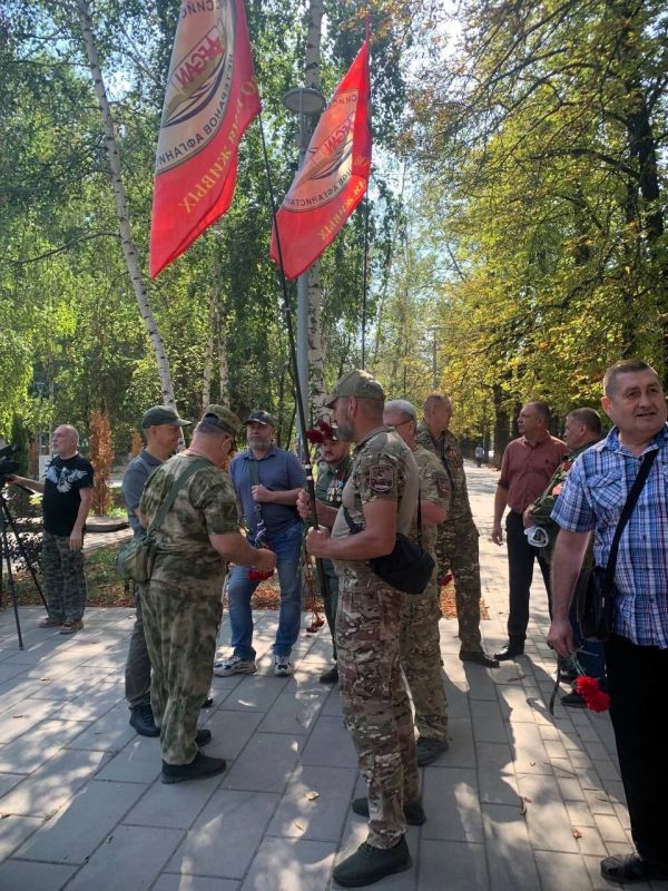 В Харцызске ветераны-защитники Родины посетили памятное мероприятие В Харцызске ветераны-защитники Родины посетили памятное мероприятие