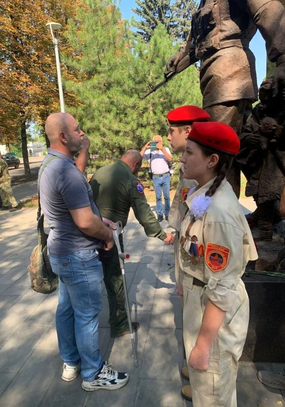 В Харцызске ветераны-защитники Родины посетили памятное мероприятие В Харцызске ветераны-защитники Родины посетили памятное мероприятие