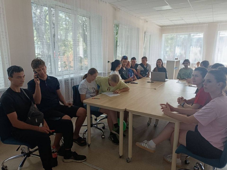18 августа в рамках партийного проекта Всероссийской политической партии «ЕДИНАЯ РОССИЯ» «Цифровая Россия» в школе ИТ- класса на базе Харцызской центральной модельной библиотеки было проведено занятие, направленное на ... 18 августа в рамках партийного проекта Всероссийской политической партии «ЕДИНАЯ РОССИЯ» «Цифровая Россия» в школе ИТ- класса на базе Харцызской центральной модельной библиотеки было проведено занятие, направленное на ...