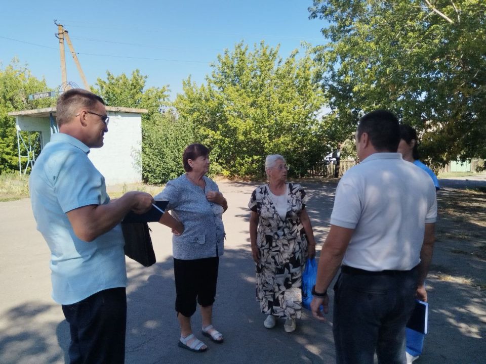 Сегодня состоялась встреча с жителями с. Шевченко, которую провел заместитель главы Администрации Володарского муниципального округа Якименко А. В Сегодня состоялась встреча с жителями с. Шевченко, которую провел заместитель главы Администрации Володарского муниципального округа Якименко А. В