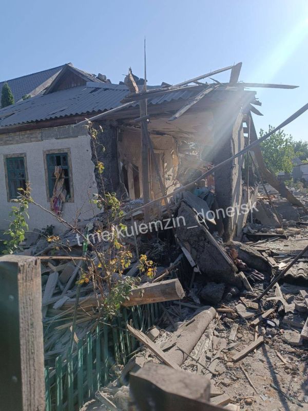 ВСУ обстреляли ночью Донецк, два человека пострадали, на нескольких улицах повреждены дома, сообщил мэр ВСУ обстреляли ночью Донецк, два человека пострадали, на нескольких улицах повреждены дома, сообщил мэр