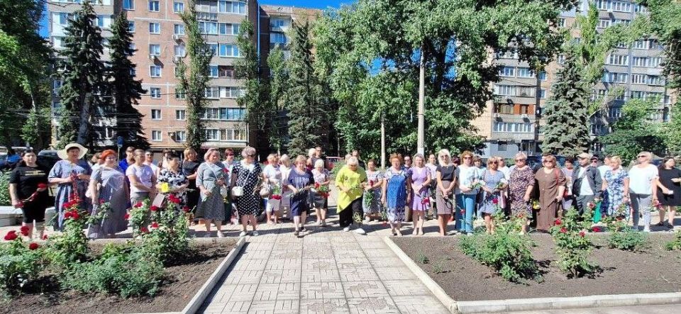 В Советском внутригородском районе городского округа Макеевка состоялось возложение цветов, приуроченное к началу военных действий в районе В Советском внутригородском районе городского округа Макеевка состоялось возложение цветов, приуроченное к началу военных действий в районе
