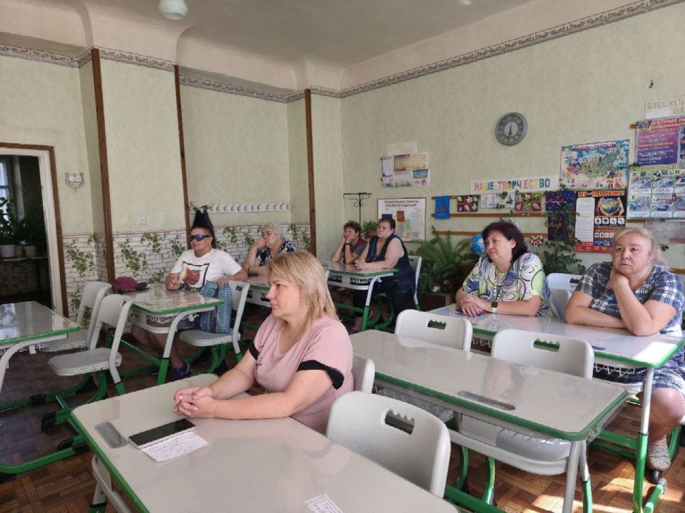 Сегодня, 18 августа, Ольга Дедух, заместитель главы администрации городского округа Торез провела встречу с трудовым коллективом ГБОУ "Школа № 2 г.о.Торез" Сегодня, 18 августа, Ольга Дедух, заместитель главы администрации городского округа Торез провела встречу с трудовым коллективом ГБОУ "Школа № 2 г.о.Торез"
