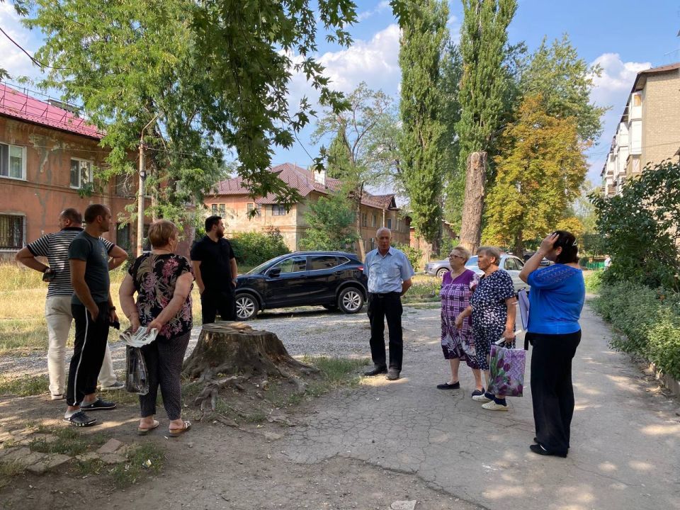 Сегодня заместитель главы Администрации муниципального образования Владимир Панченко провел встречу с жителями по адресу пер Сегодня заместитель главы Администрации муниципального образования Владимир Панченко провел встречу с жителями по адресу пер