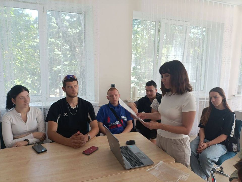 18 августа в рамках партийного проекта Всероссийской политической партии «ЕДИНАЯ РОССИЯ» «Цифровая Россия» в школе ИТ- класса на базе Харцызской центральной модельной библиотеки было проведено занятие, направленное на ... 18 августа в рамках партийного проекта Всероссийской политической партии «ЕДИНАЯ РОССИЯ» «Цифровая Россия» в школе ИТ- класса на базе Харцызской центральной модельной библиотеки было проведено занятие, направленное на ...