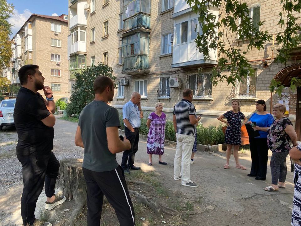 Сегодня заместитель главы Администрации муниципального образования Владимир Панченко провел встречу с жителями по адресу пер Сегодня заместитель главы Администрации муниципального образования Владимир Панченко провел встречу с жителями по адресу пер
