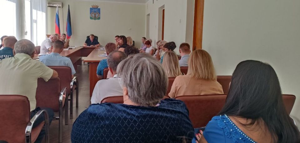 Сергей Юзвинкевич: Сегодня провёл расширенное аппаратное совещание с начальниками отделов и структурных подразделений Администрации Володарского МО, руководителями предприятий, территориальных подразделений министерств и... Сергей Юзвинкевич: Сегодня провёл расширенное аппаратное совещание с начальниками отделов и структурных подразделений Администрации Володарского МО, руководителями предприятий, территориальных подразделений министерств и...