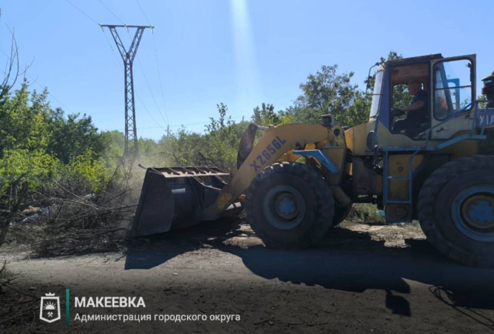Ликвидация стихийных свалок в Макеевке продолжается Ликвидация стихийных свалок в Макеевке продолжается