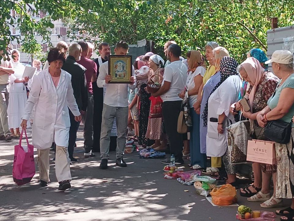 Поздравляем со светлым летним праздником — Яблочным Спасом и Преображением Господним! Поздравляем со светлым летним праздником — Яблочным Спасом и Преображением Господним!