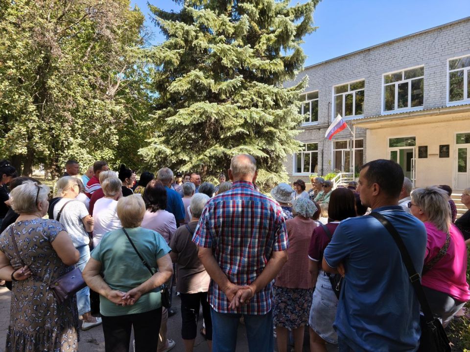 Иван Адамец: Встреча с жителями по улице Нарвская возле школы № 71 Иван Адамец: Встреча с жителями по улице Нарвская возле школы № 71