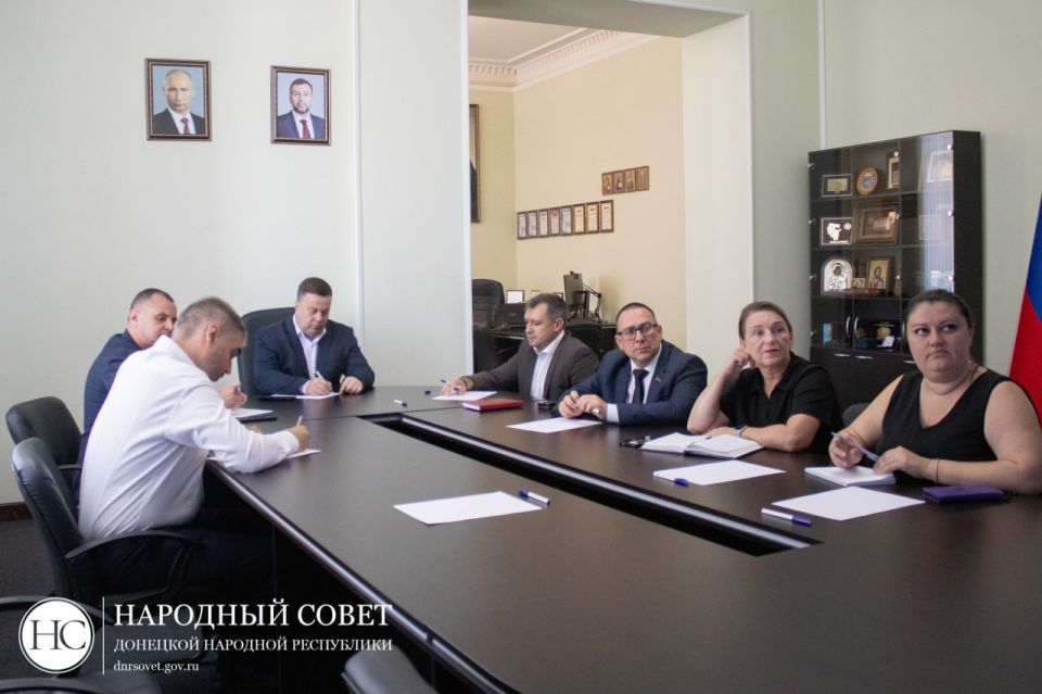 Константин Кузьмин: Вместе с коллегами внимательно смотрели прямую линию Главы ДНР Дениса Пушилина