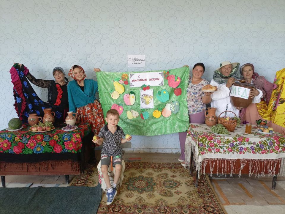 Николай Михайлов: В Кумачово прошла развлекательная программа «Спас медовый, яблочный и хлебный» Николай Михайлов: В Кумачово прошла развлекательная программа «Спас медовый, яблочный и хлебный»