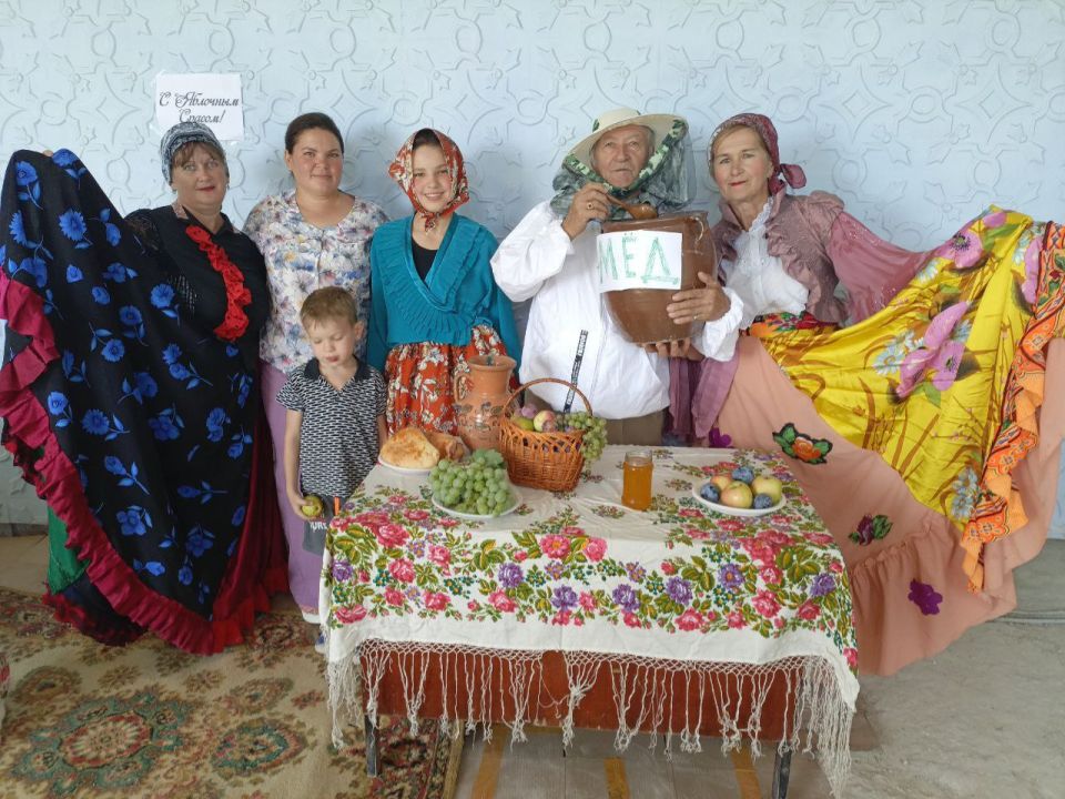 Николай Михайлов: В Кумачово прошла развлекательная программа «Спас медовый, яблочный и хлебный» Николай Михайлов: В Кумачово прошла развлекательная программа «Спас медовый, яблочный и хлебный»