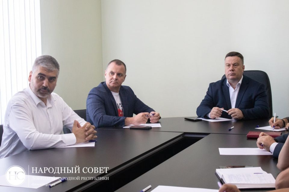 Константин Кузьмин: Вместе с коллегами внимательно смотрели прямую линию Главы ДНР Дениса Пушилина Константин Кузьмин: Вместе с коллегами внимательно смотрели прямую линию Главы ДНР Дениса Пушилина
