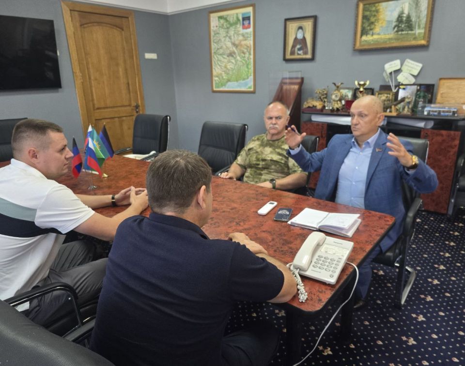 Дмитрий Огилец: Вместе с моими золотыми помощниками приняли участие в рабочей встрече с главой муниципального образования городского округа Макеевка Ключаровым Владиславом Юрьевичем Дмитрий Огилец: Вместе с моими золотыми помощниками приняли участие в рабочей встрече с главой муниципального образования городского округа Макеевка Ключаровым Владиславом Юрьевичем