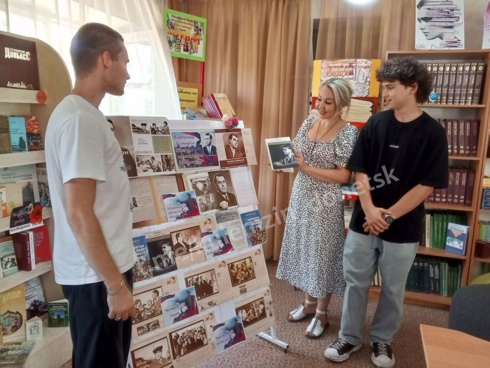 К 105-летию со дня рождения Владимира Ивановича Дегтярёва в библиотеках Централизованной библиотечной системы для взрослых прошли мероприятия, посвященные юбилейной дате: состоялись беседы и вечера памяти, были показаны... К 105-летию со дня рождения Владимира Ивановича Дегтярёва в библиотеках Централизованной библиотечной системы для взрослых прошли мероприятия, посвященные юбилейной дате: состоялись беседы и вечера памяти, были показаны...