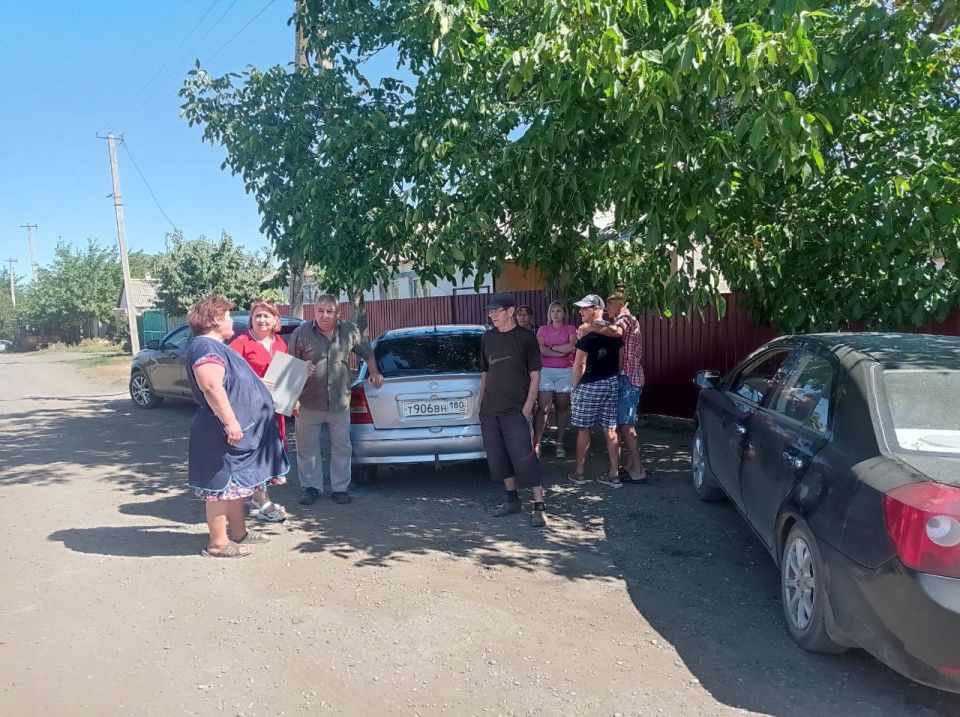 Начальник Благодатновского территориального отдела Инна Науменко встретилась с населением пос.Жукова Балка Начальник Благодатновского территориального отдела Инна Науменко встретилась с населением пос.Жукова Балка